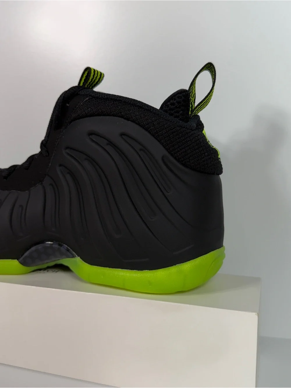 NIKE LITTLE POSITE ONE GS BLACK VOLT FOAMPOSITE KIDS SHOES SIZE 7Y NEON GREEN